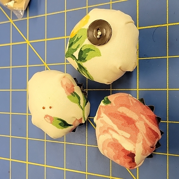 Vintage Pin Cushion Cupcakes Set of 3 - Picture 1 of 7